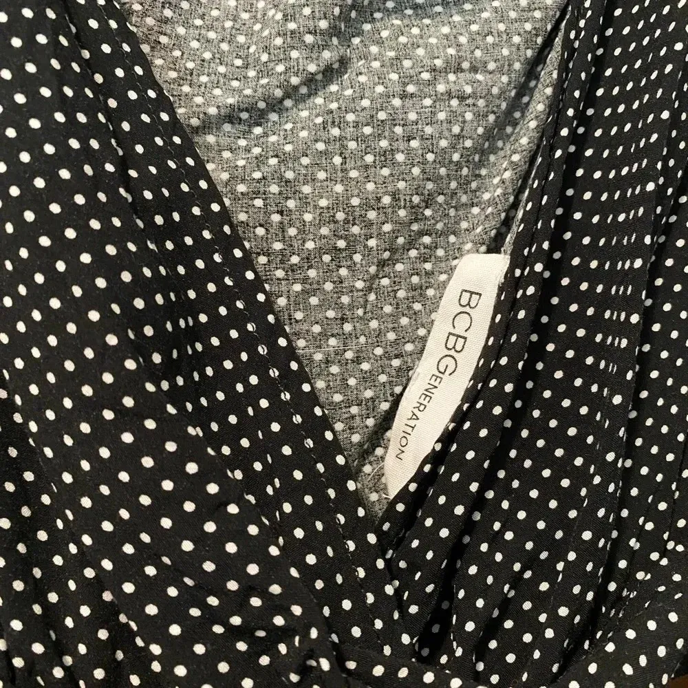 BCBGeneration cropped top.  Size M.  Good condition.  Partially open back. - Image 4