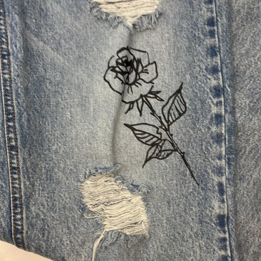 Revive California distressed straight leg denim jeans woman’s size 28 - Image 3