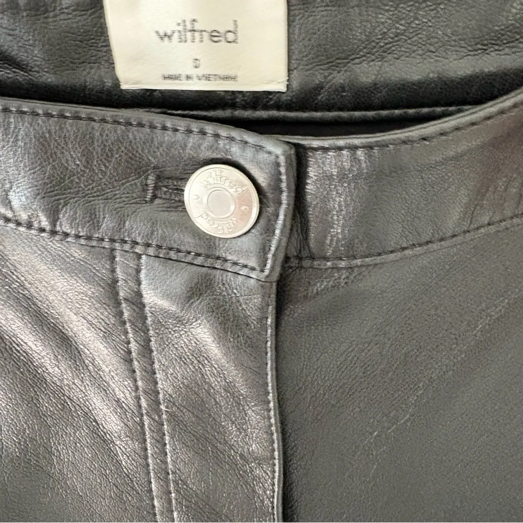 Aritzia Wilfred The Melina Pants Vegan Leather Straight Leg Black. Size 0. - Image 13