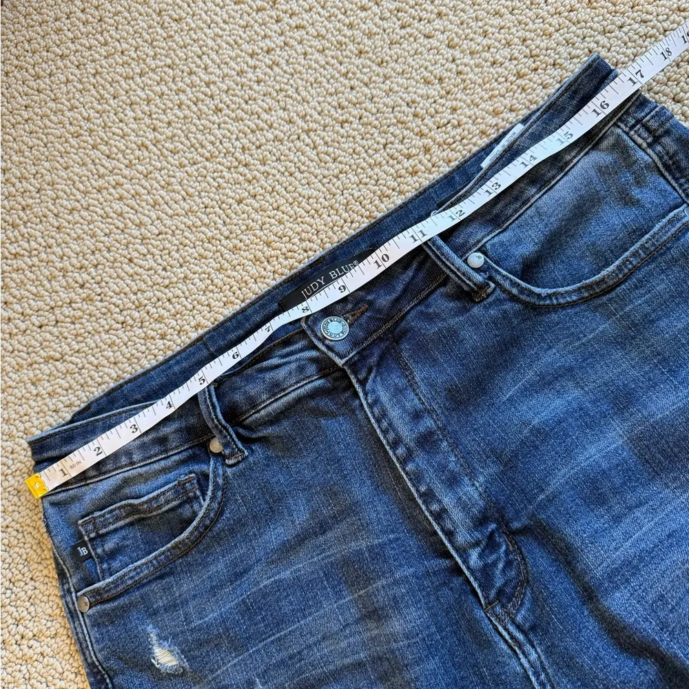 Women's Distressed Skinny Jeans Dark Wash Size 32 Comfy Stretch - Image 8