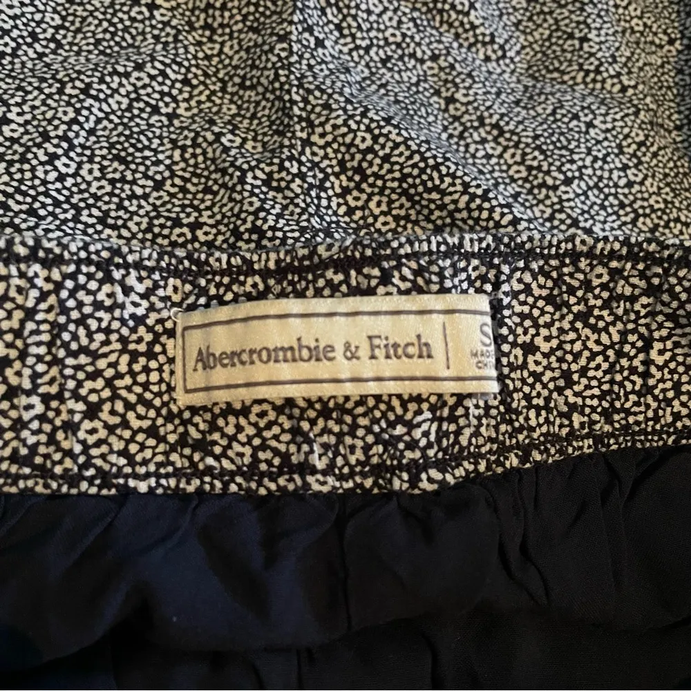 Abercrombie & Fitch Printed Pull On Pants Size Small - Image 3