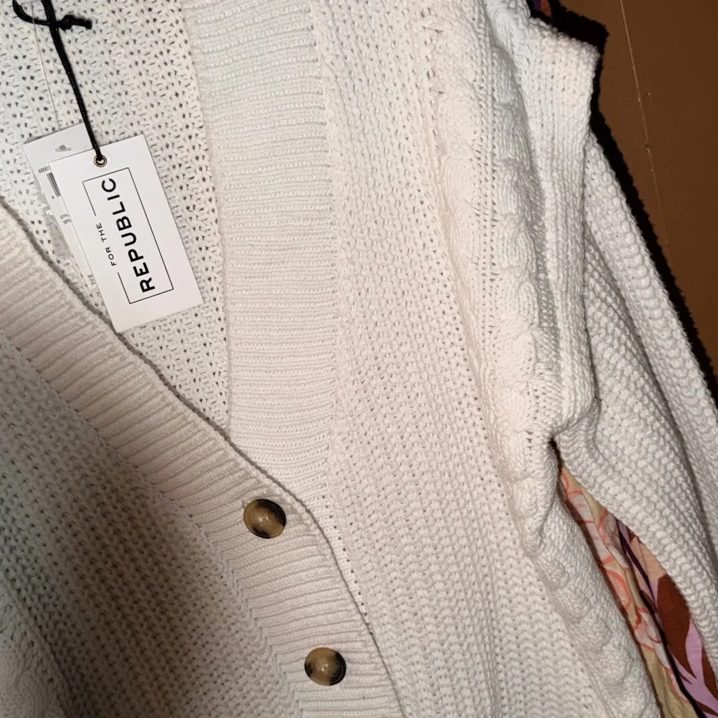 For The Republic Off-White Button-Up Knit Cardigan V-Neck Long Sleeve Sz S NWT - Image 4
