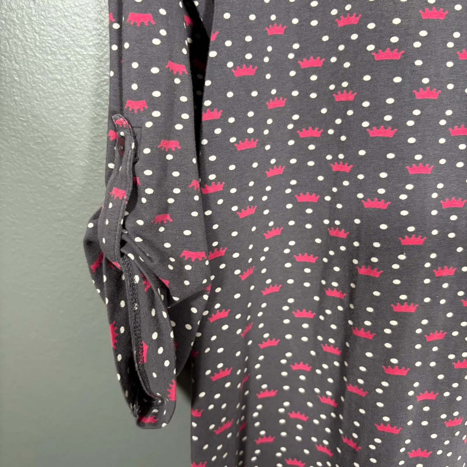 Avarnas Women's Y2K Gray Crown Print Henley Top - Image 4