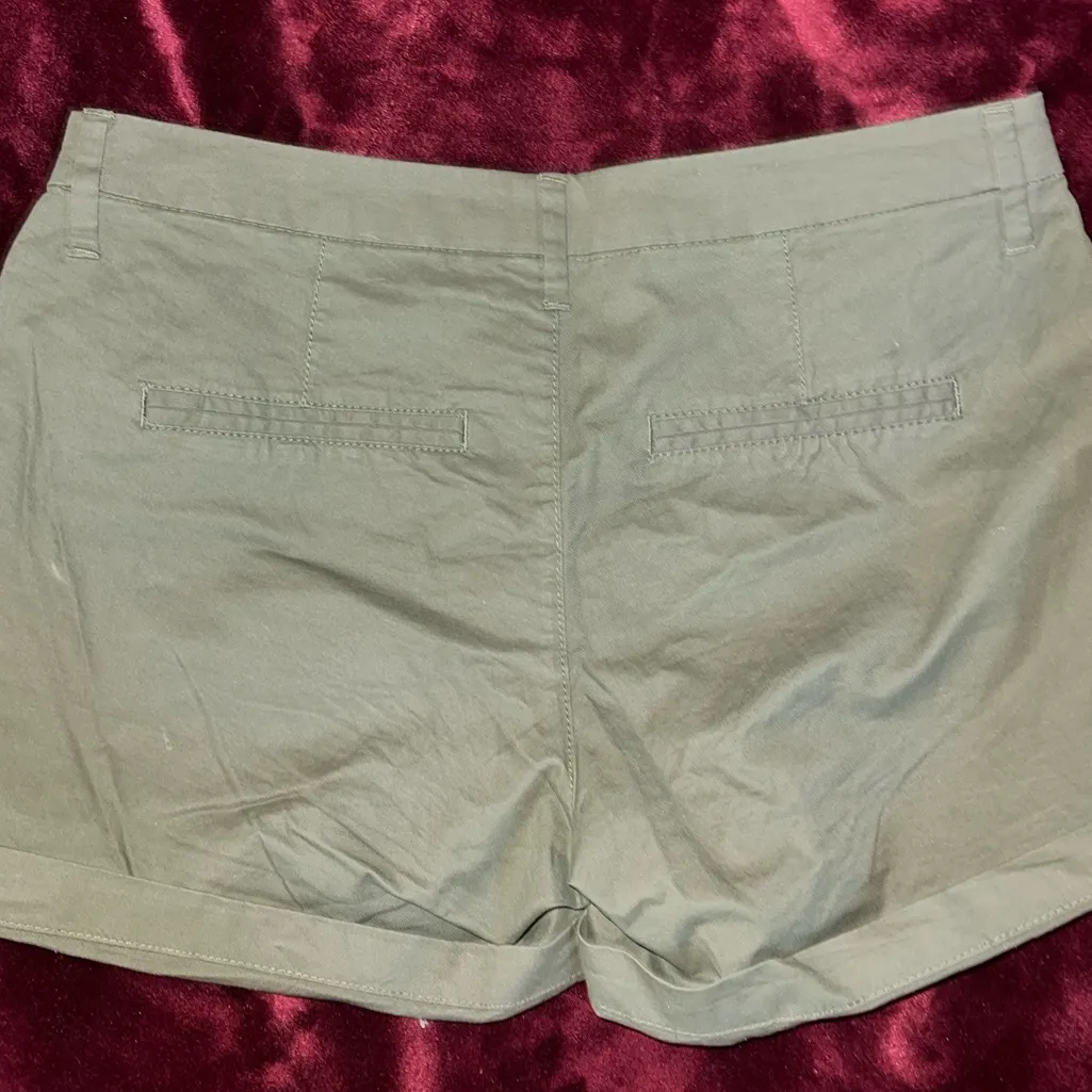Old Navy Women's Green Cargo Shorts 4 - Image 3