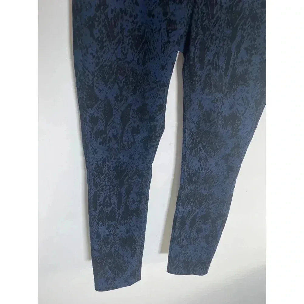 Women's Free People Blue Snake Print Velvet Skinny Jeans Size 26 Animal 0119‎ - Image 4