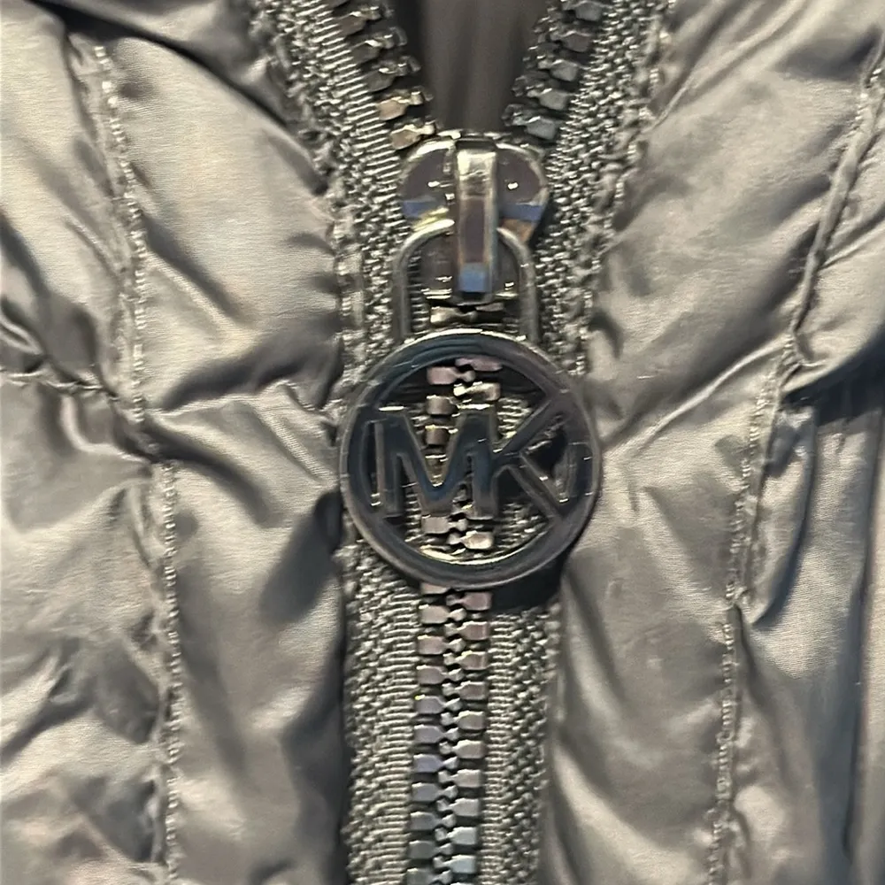 Women Michael Micheal Kors puff jacket​​ Gray Size L - Image 2