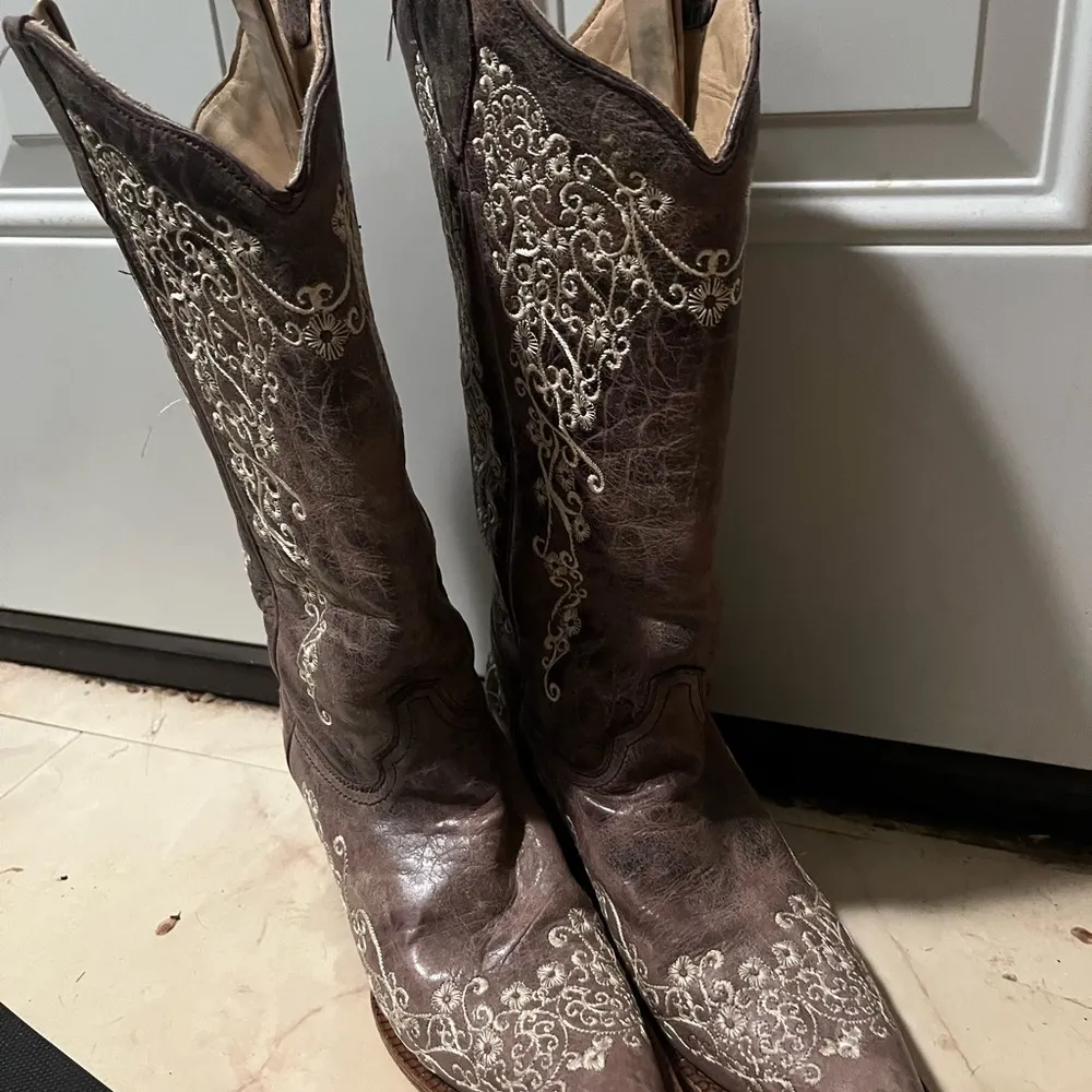 Corral Brown Embroidered Heeled Boots - Image 3