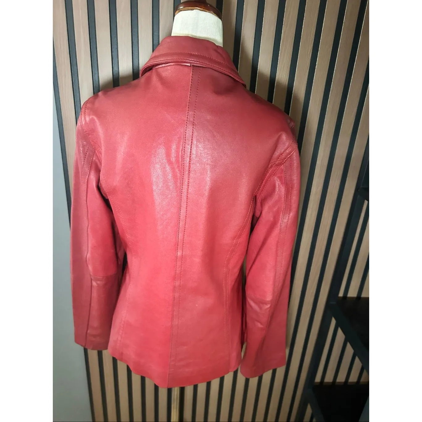 Leslie Fay  red leather jacket size small stylish form fitting - Image 4