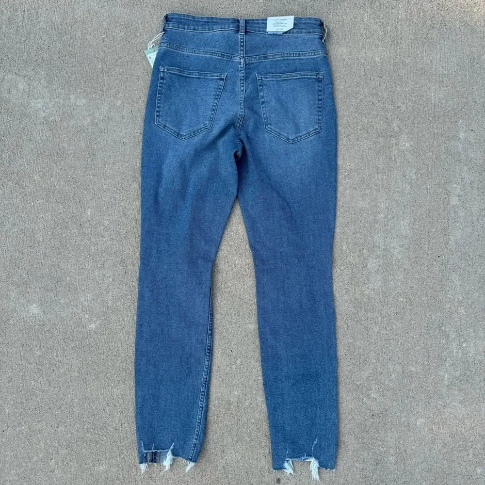 H&M  Ultra High Waist Curvy Jeggings - Image 3