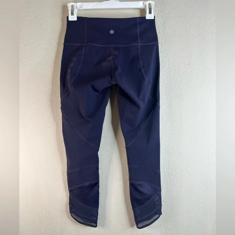 Lululemon Emerge Renewed Crop Full-On Luon Nightfall size 4 - Image 2