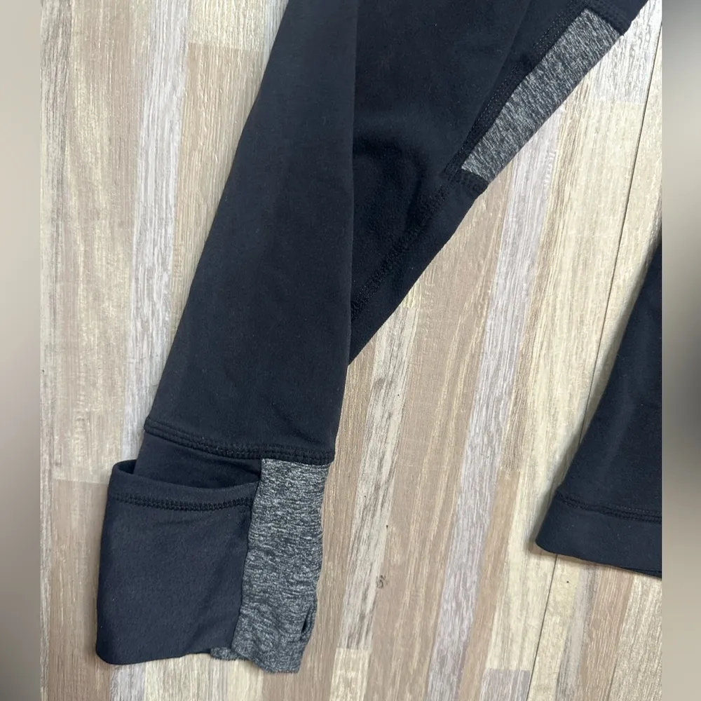 Lululemon 1/4 Zip Pullover with Thumbholes, Size 8 - Image 3