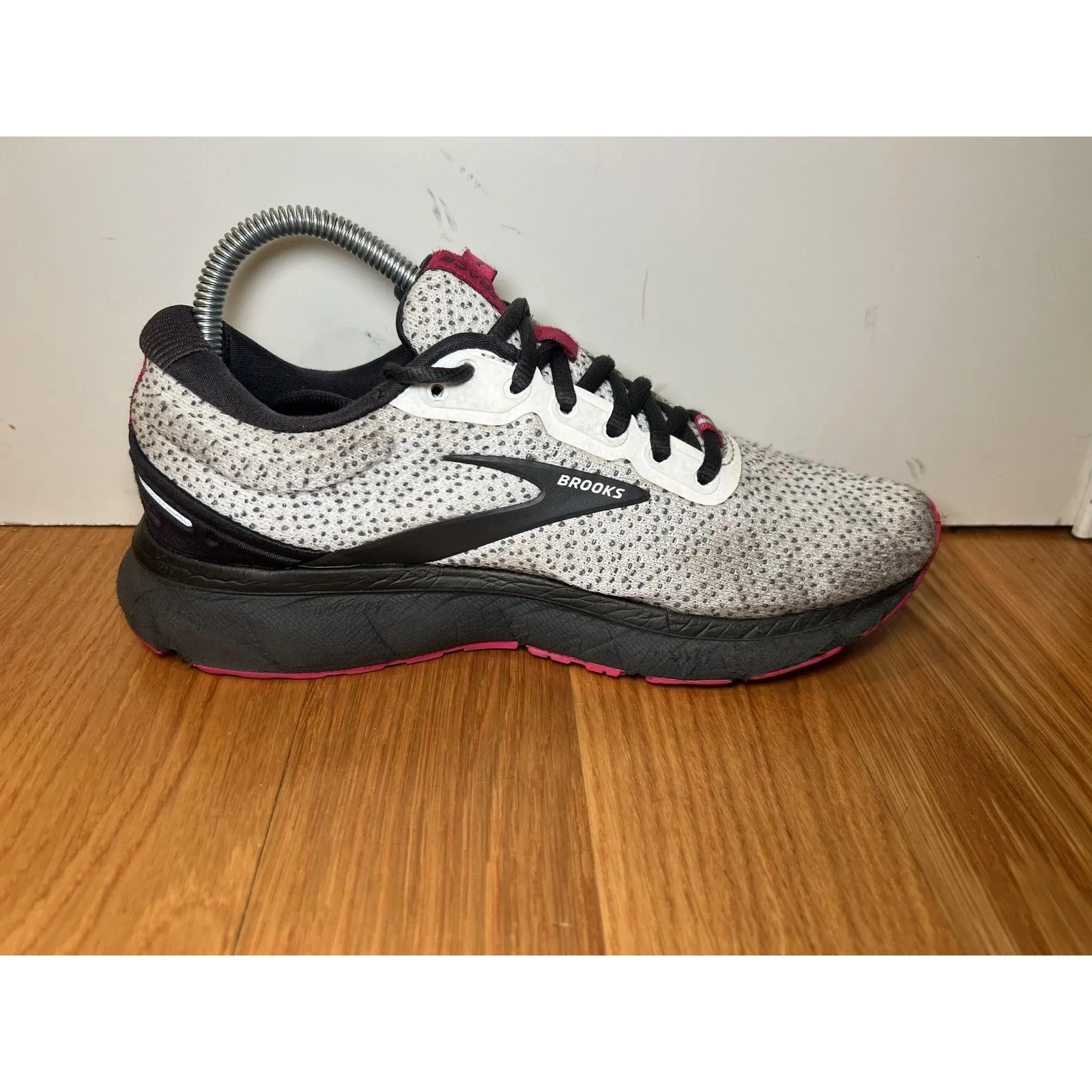 Brooks Shoes Womens Size 8 Gray Pink Mesh Athletic Running Sneakers 1203511B057 - Image 5