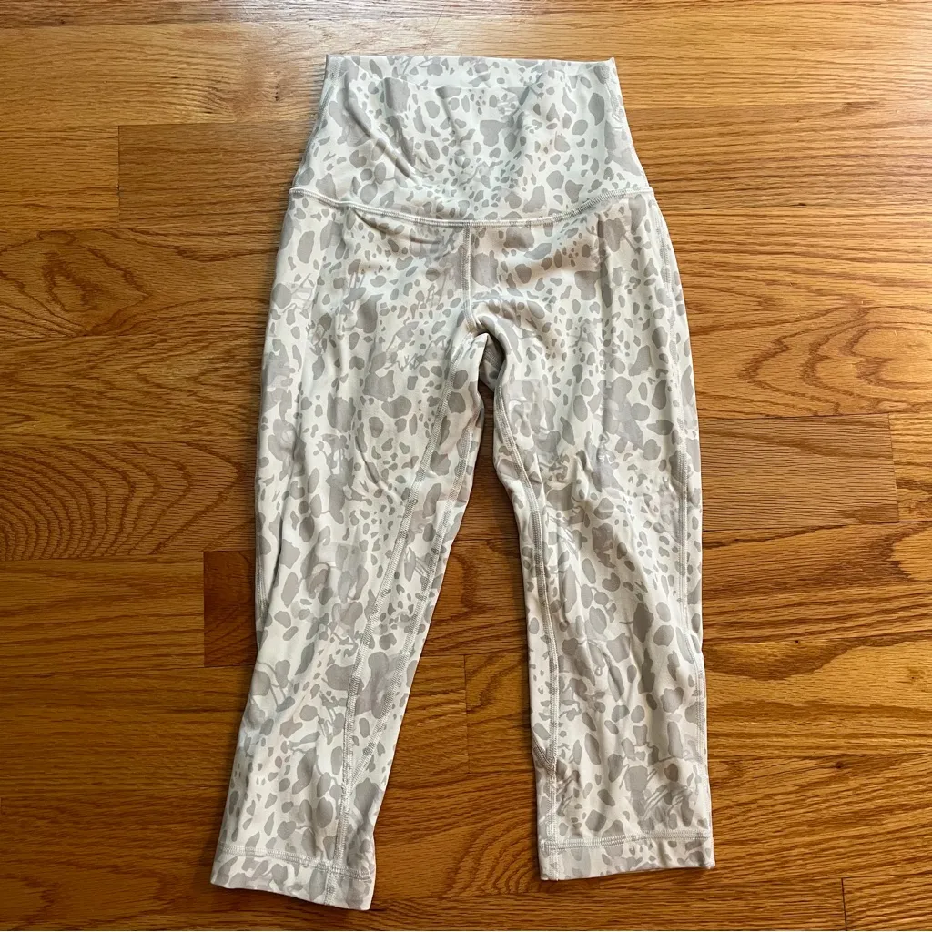 Lululemon Align High-Rise Crop 17" Cheetah Camo Antique White Multi size 2 - Image 3