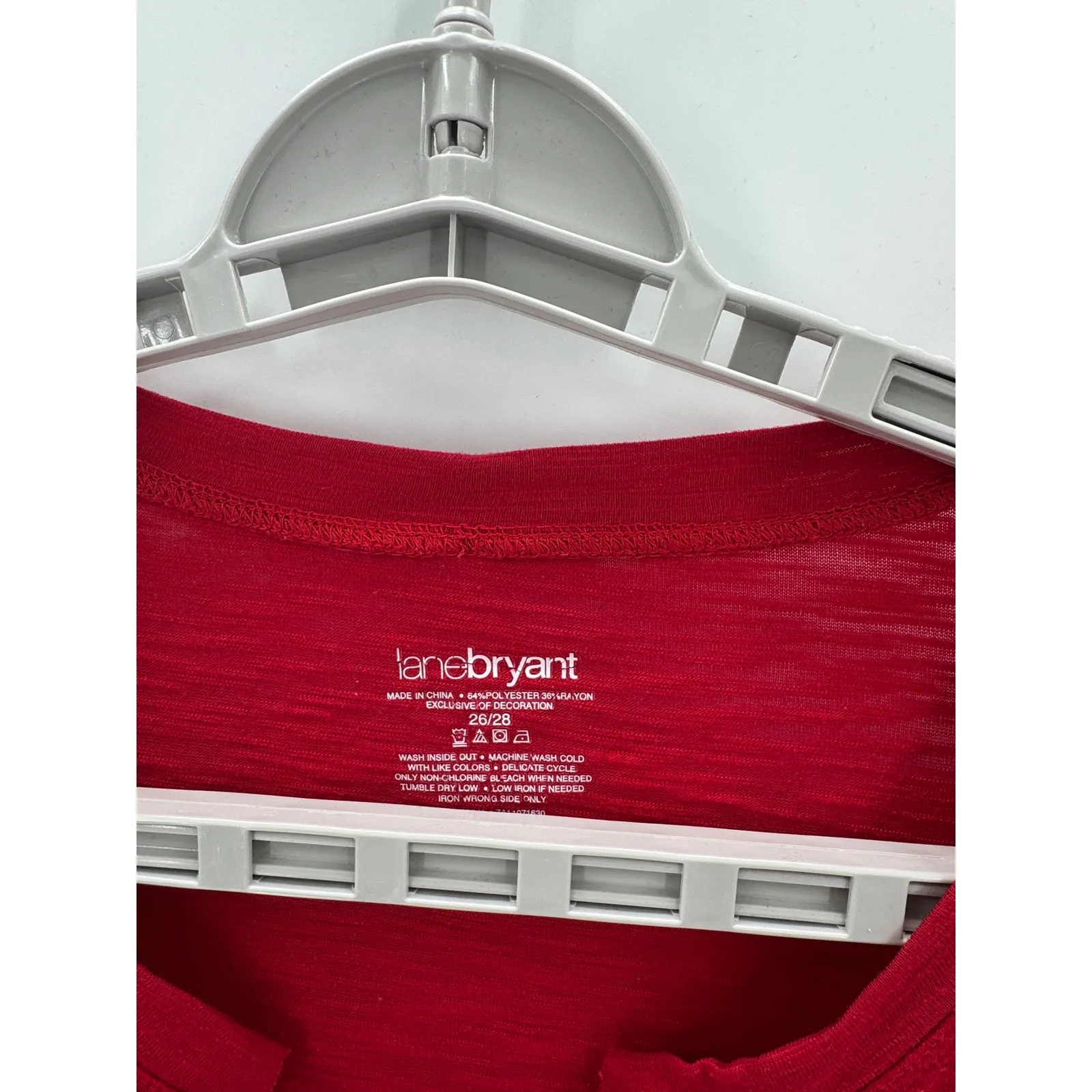 Lane Bryant True Y2K V-neck 3/4 sleeves fleur-de-lis wings graphic size 26/28 - Image 3