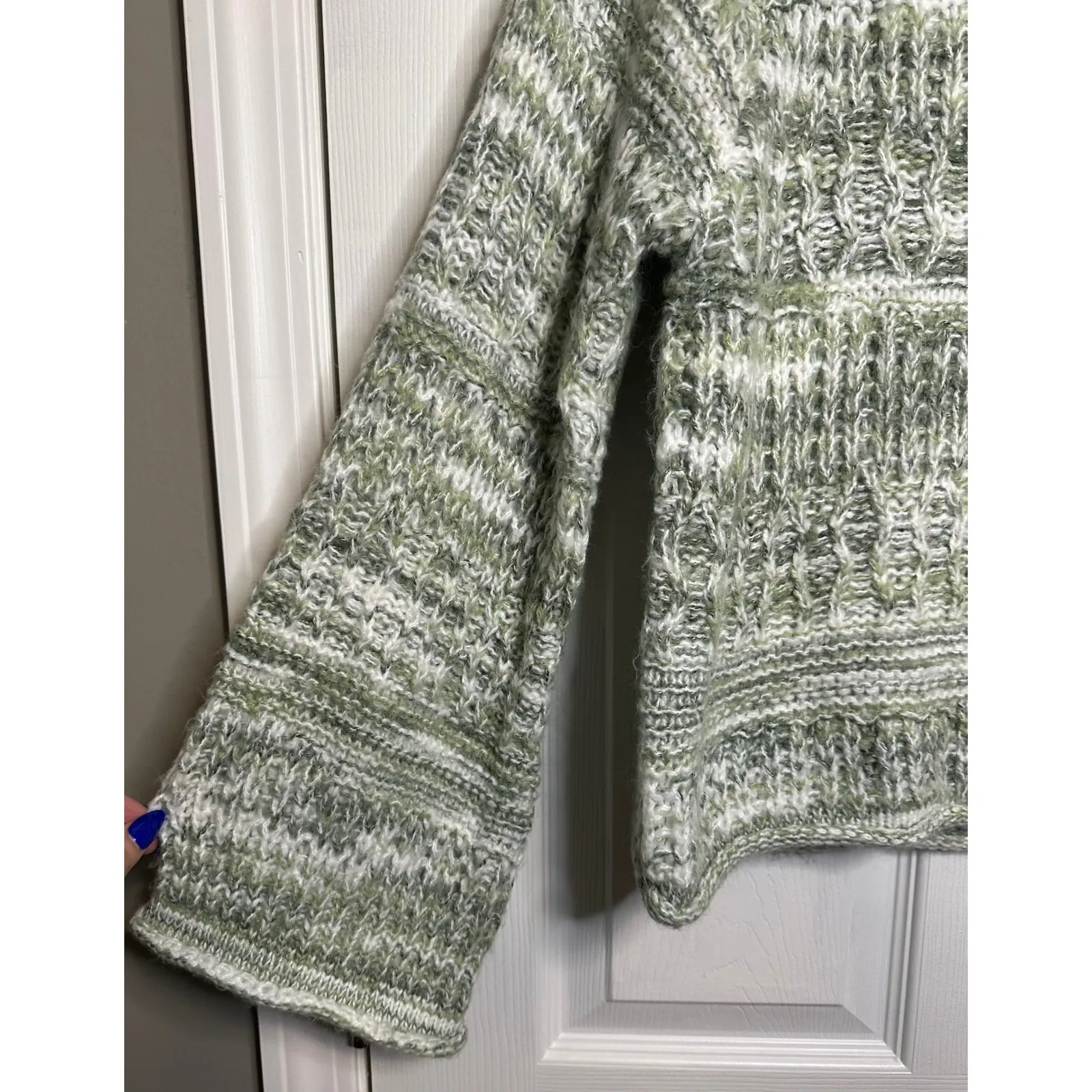 Universal Thread Green Knit Sweater With Flared Sleeves Size XL - Image 3