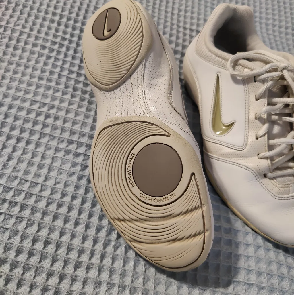 Women Nike Sideline 2 Insert Cheer Shoes - Image 2