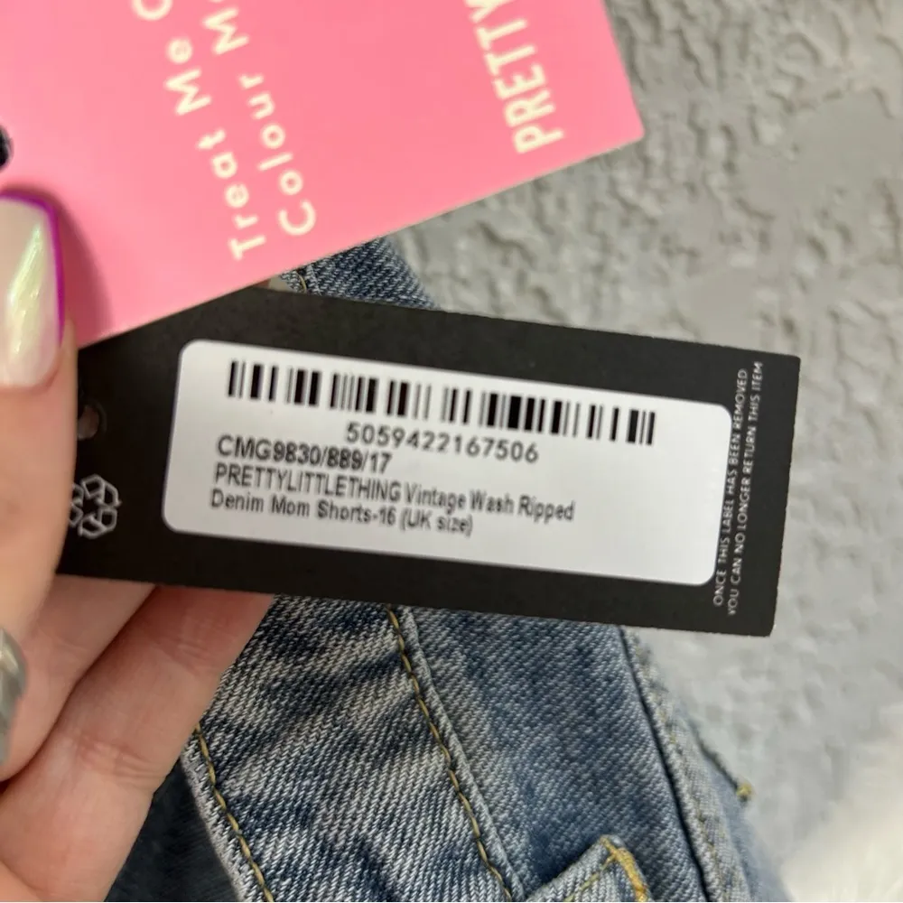 Pretty Little Thing | Vintage Wash Ripped Denim Shorts NWT Size 12 - Image 5