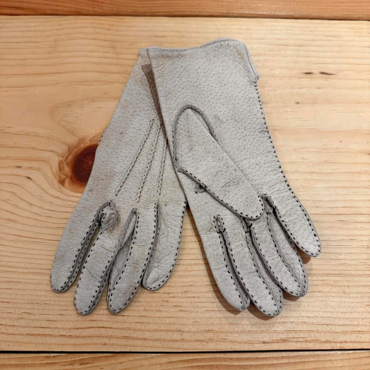 Women's Vintage Tan Leather Gloves White - Image 2
