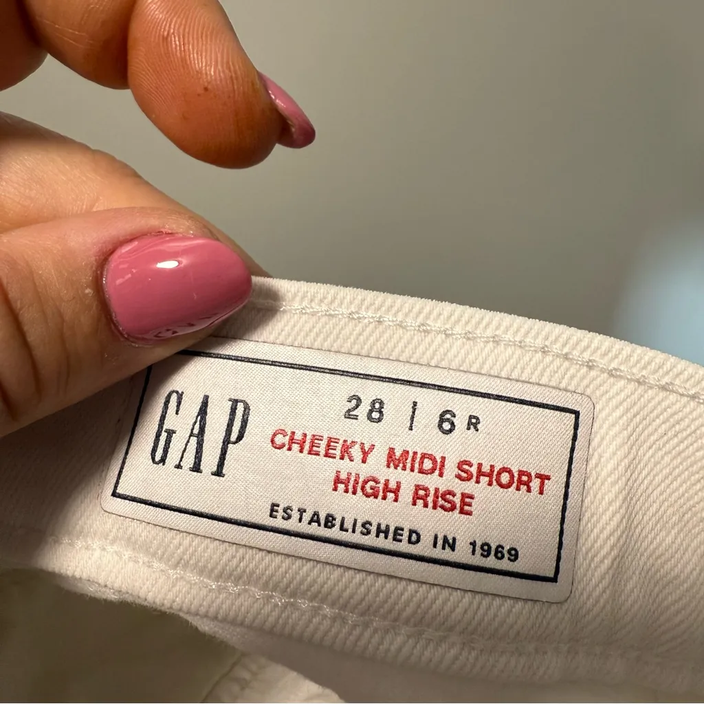 GAP Cheeky Midi Short High Rise White Jean Denim Cutoff 6"‎ Inseam Button Fly 28 - Image 3