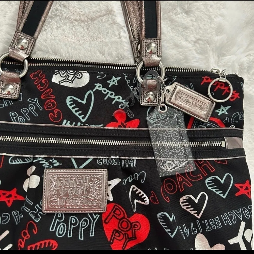 Coach poppy with hearts Glam Tote - Image 2