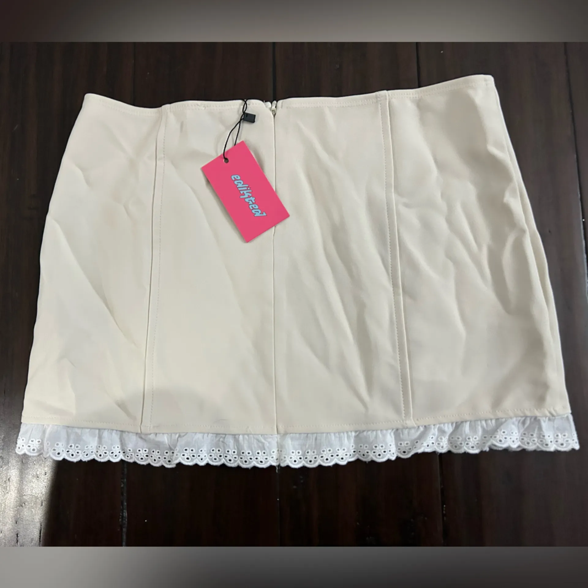Edikted Cream Skirt with White Lace Medium NWT - Image 4
