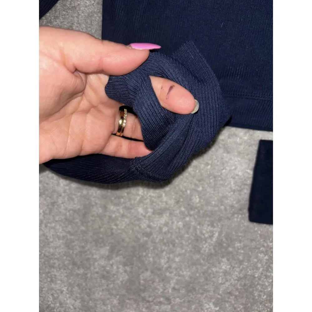 birdiebee‎ navy cropped ribbed long sleeve workout top thumbholes EUC - Image 3