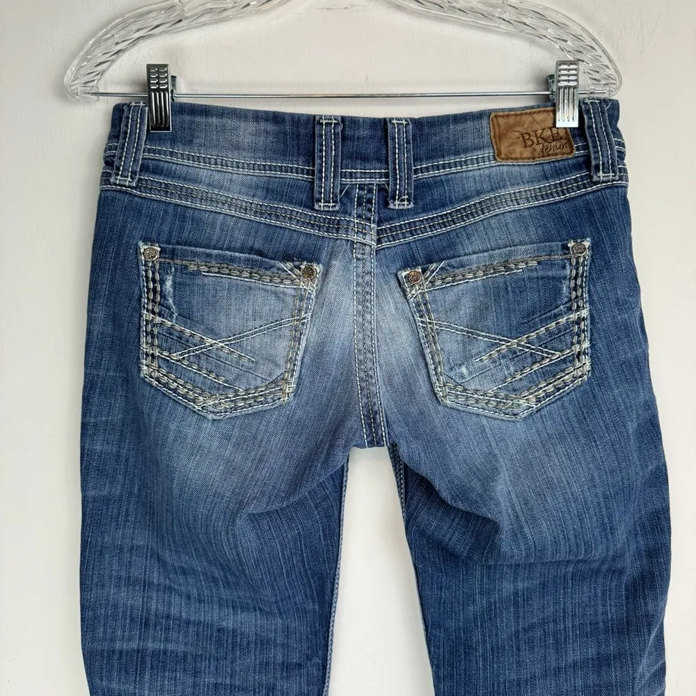 BKE Buckle Sabrina Bootcut Jeans Sz 27 Distressed Womens Embroidered Pockets - Image 9