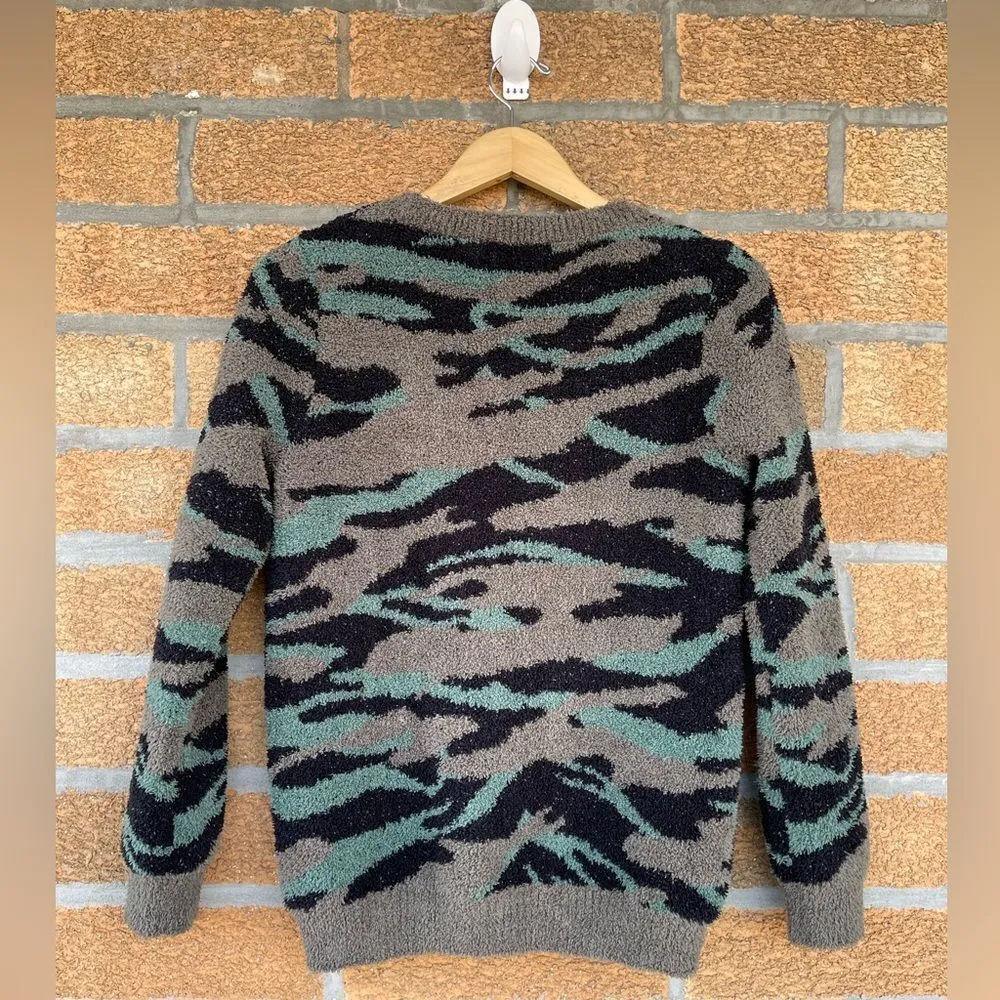 Barefoot Dreams cozychic seasode crew neck pullover green camo small - Image 7