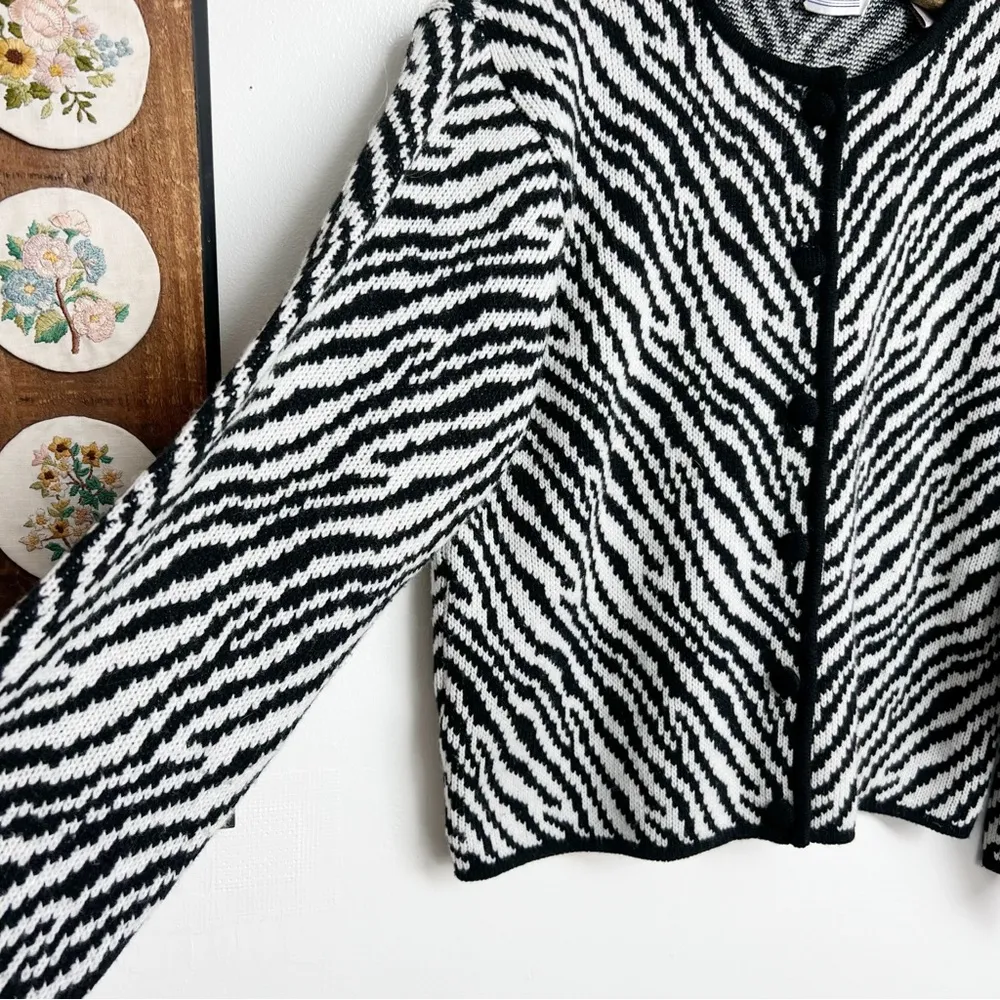 Vintage Wool Blend Zebra Stripe Button Down Knit Cardigan Sweater Medium White - Image 5