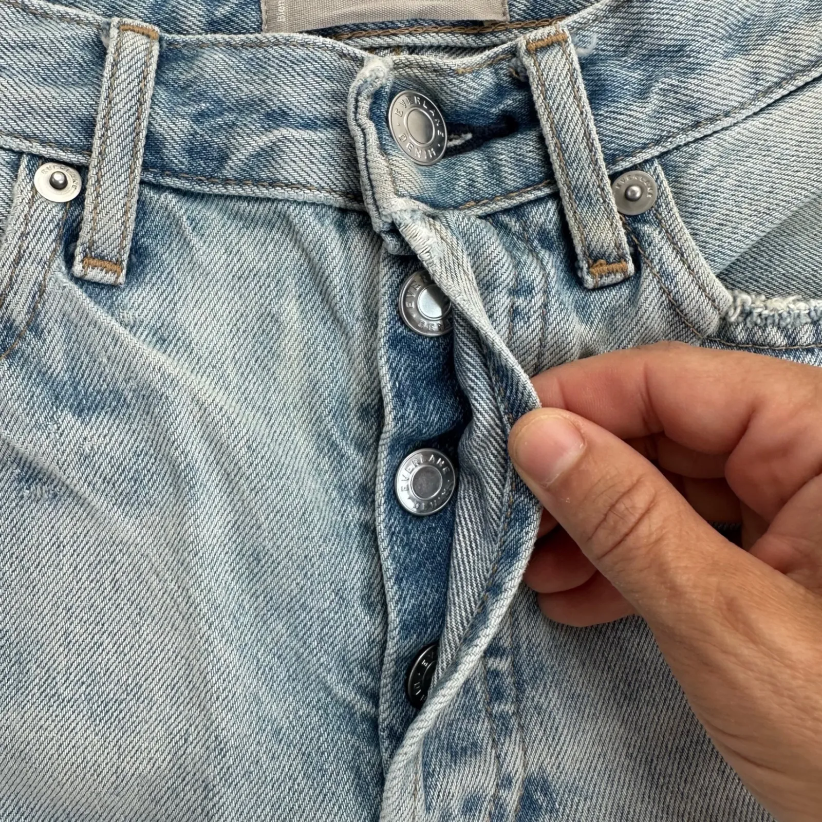 Everlane Cheeky Denim Shorts Long Distressed Raw Hem Light Wash‎ Size 23 - Image 6