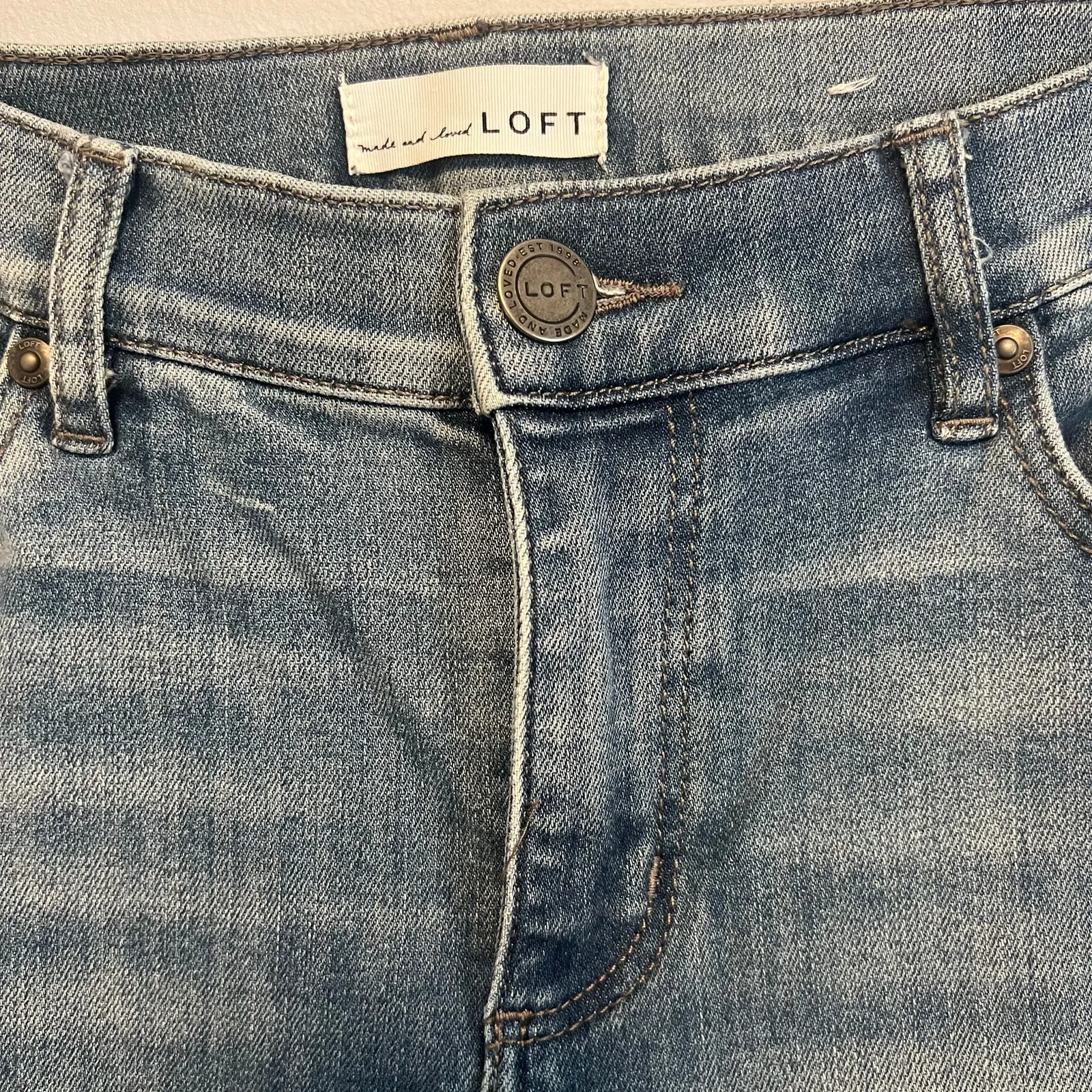 Loft Floral Embroidered Light Wash Modern Skinny Jeans sz 10 - Image 2