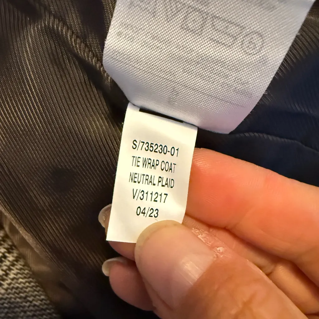 Banana Republic Houndstooth The Wrap Coat - Image 4