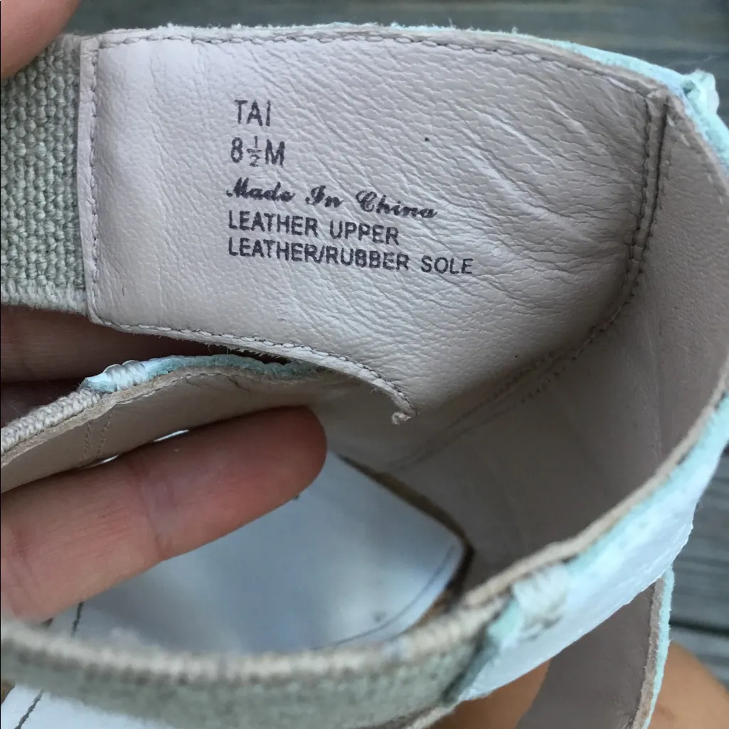 Modern and SUPER COMFY D.PLINER sandals 🦋 White Size 8.5 - Image 4