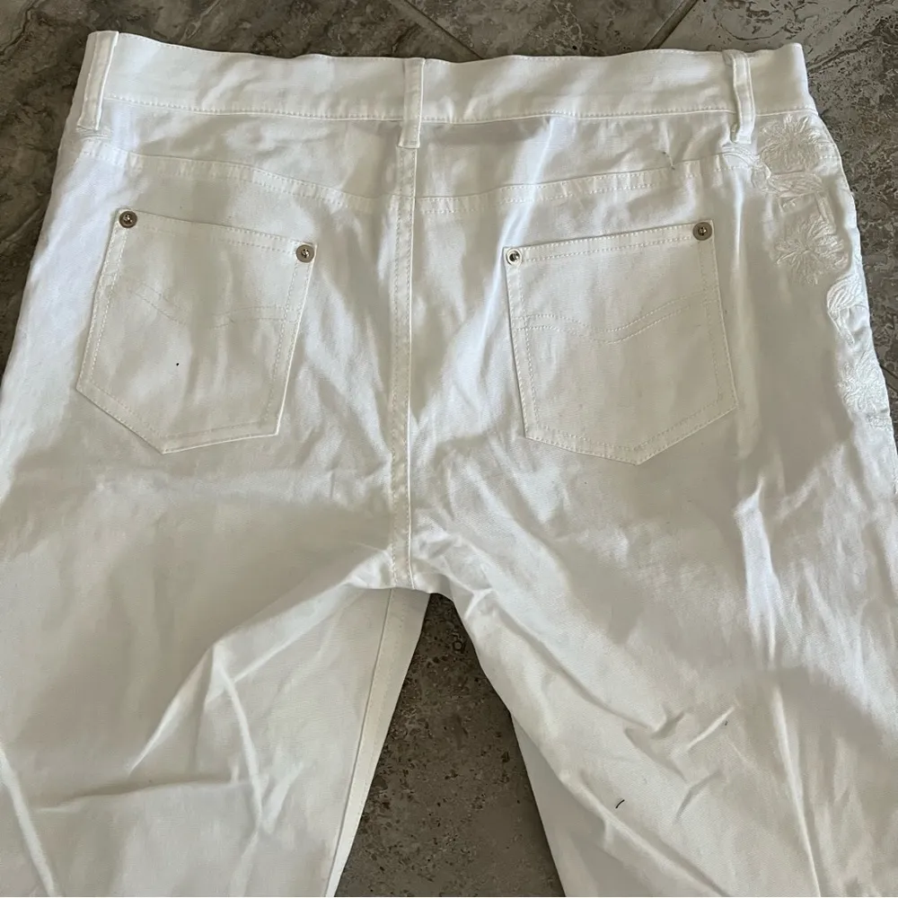 Rebecca Minkoff Mid-Rise Pants w/Floral Embroidery White Size 28 New w/oTag $395 - Image 3