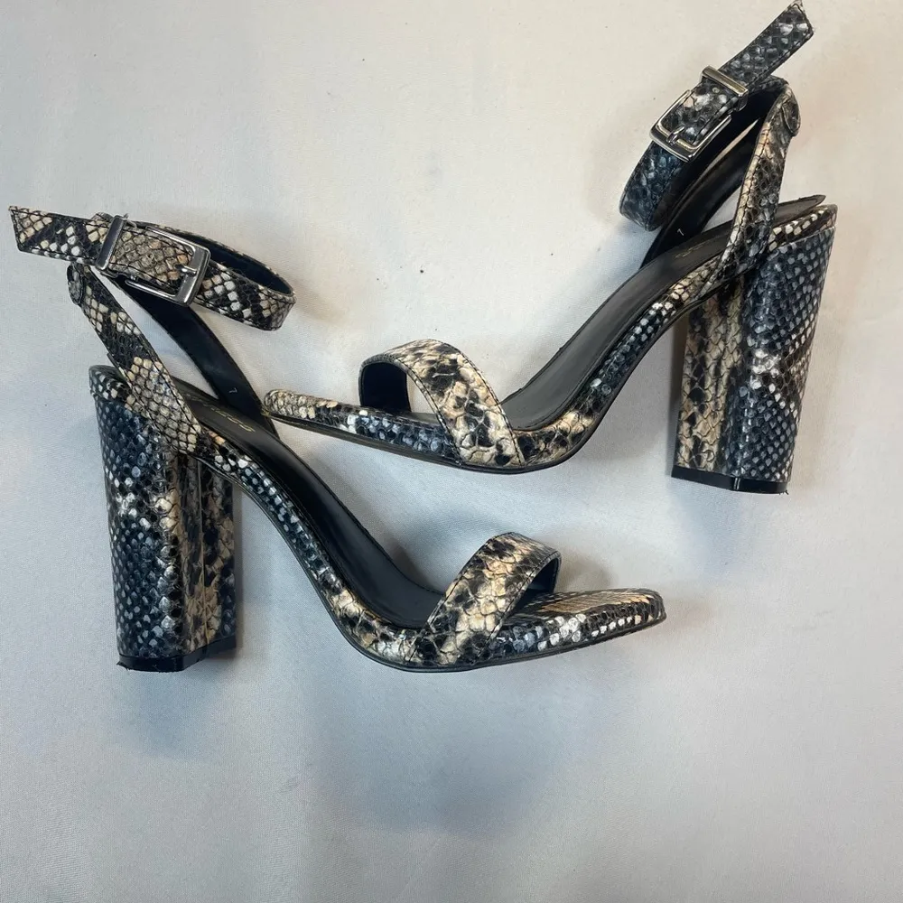 EXPRESS  Black and Gray Heels with Stiletto Design - Image 2