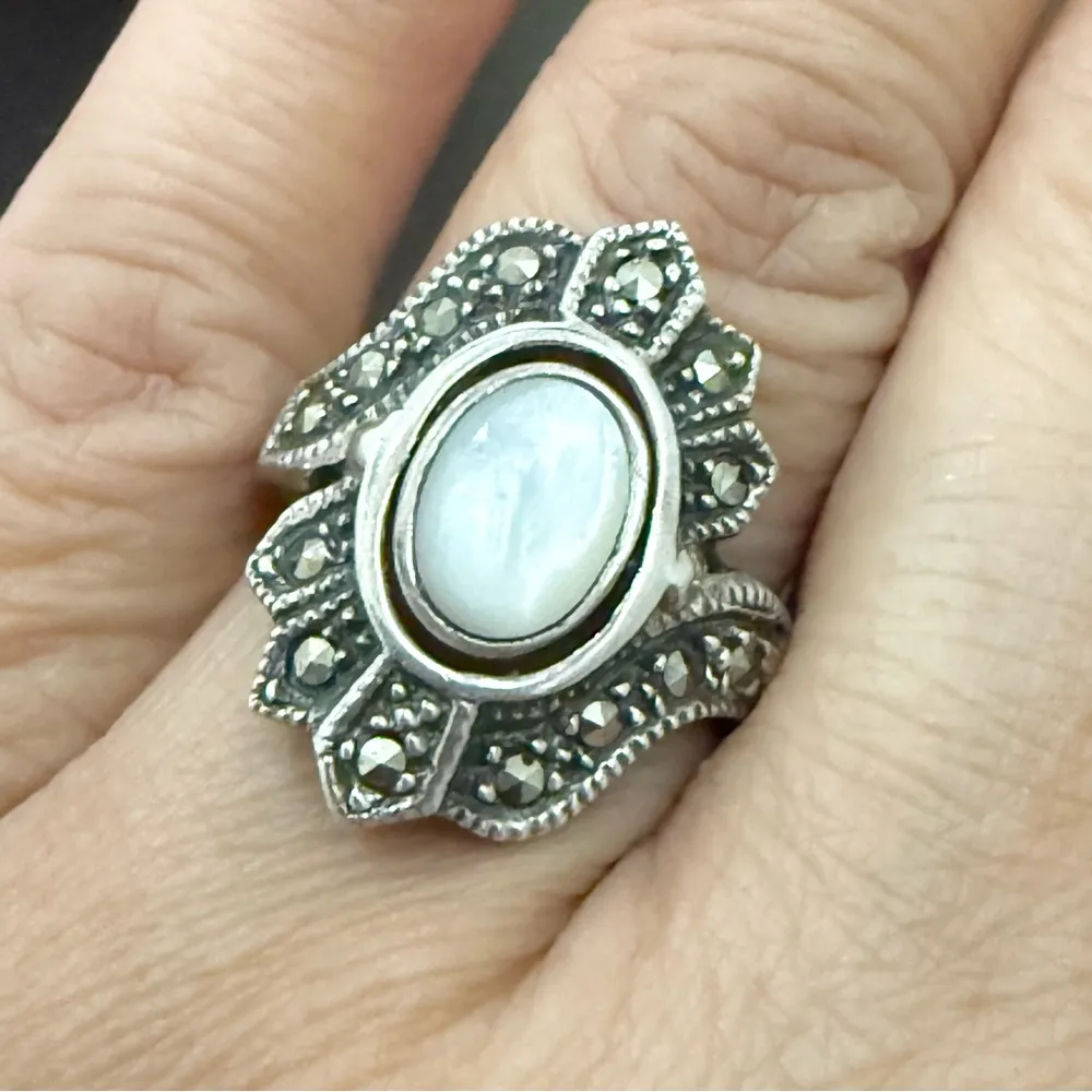 Vintage 925 Sterling Silver Black Onyx/Mother Of Pearl Marcasite Spinner Ring 8 - Image 9