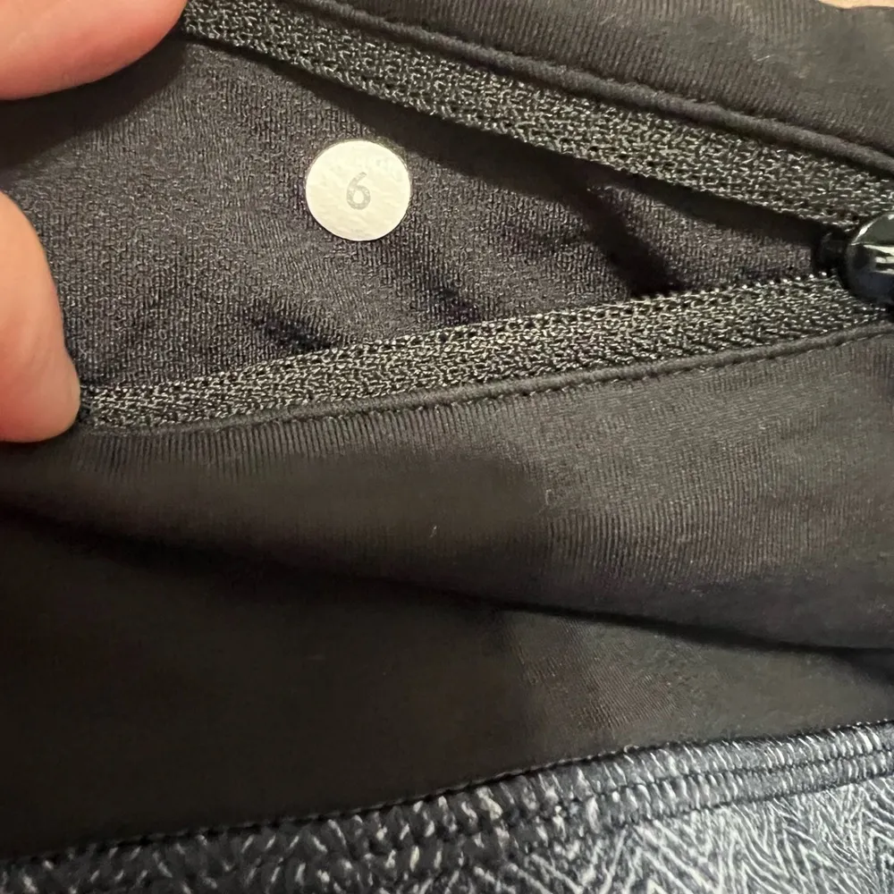 Lululemon Speed Short Mini Diffusion White Black / Black (Size 6) - Image 10