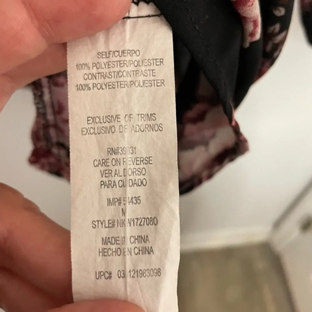 Rewind Women's Black/Pink Floral Blouse Size Medium - Image 4