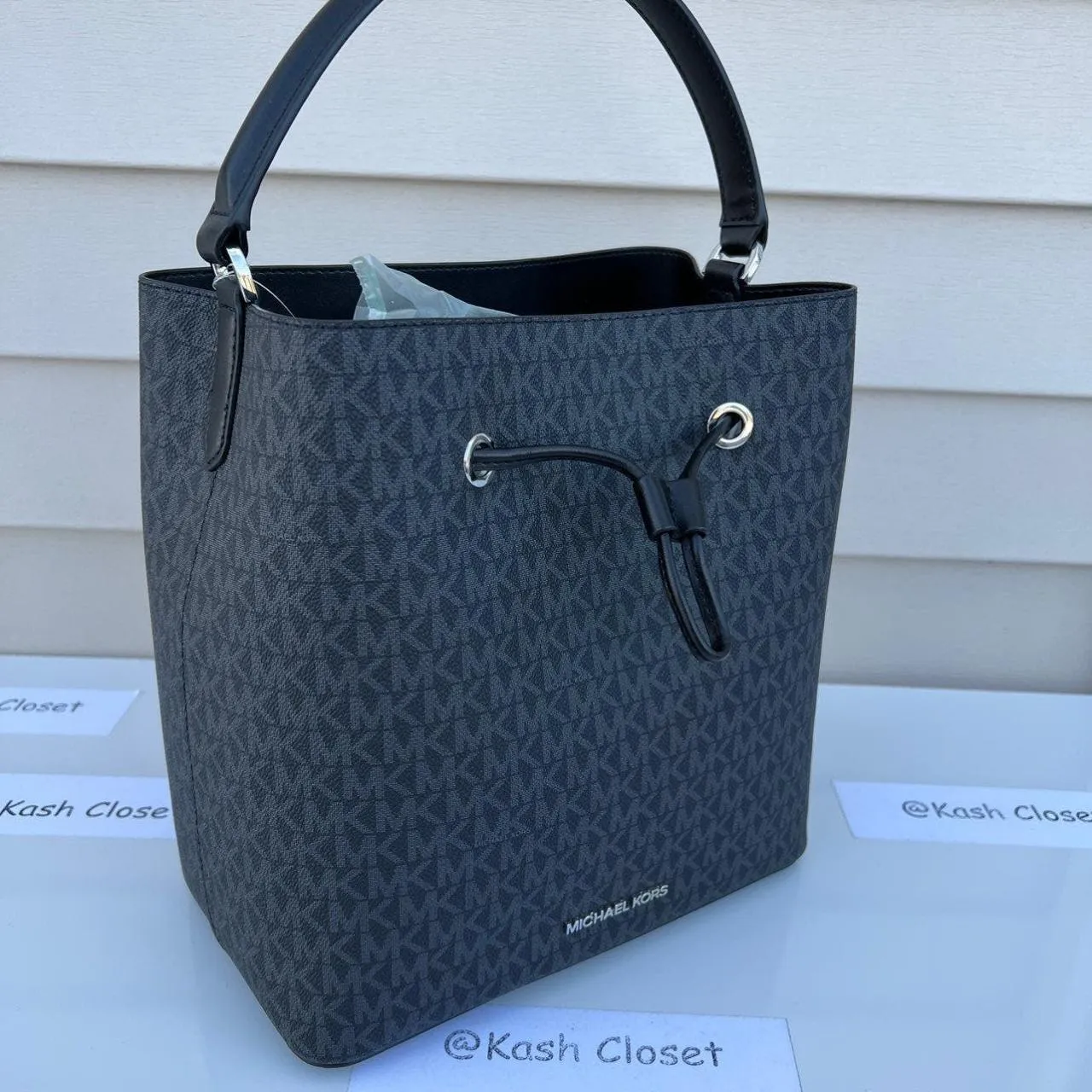 Michael Kors Black Suri Bucket Bag Crossbody Large Handbag - Image 2