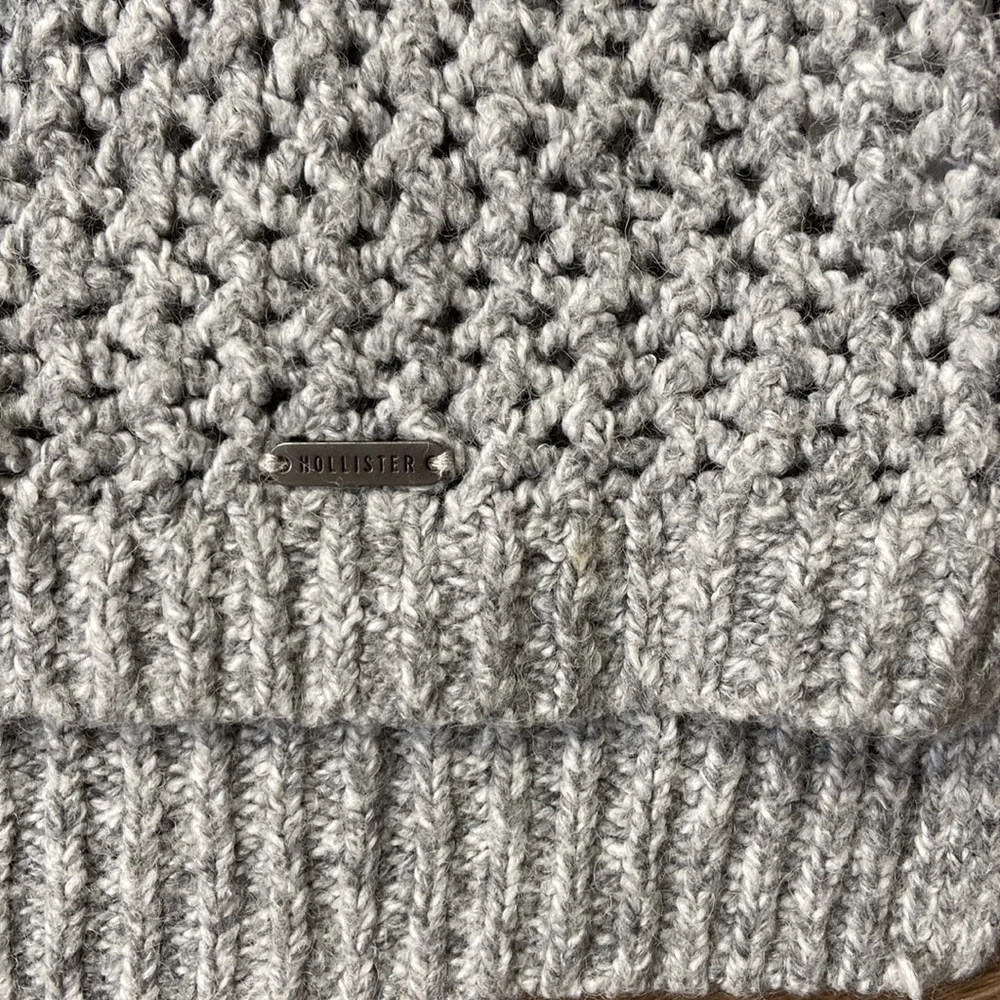 Hollister Women's Gray Crew Neck Crochet Knit Long Sleeve Sweater Size XS - Image 4