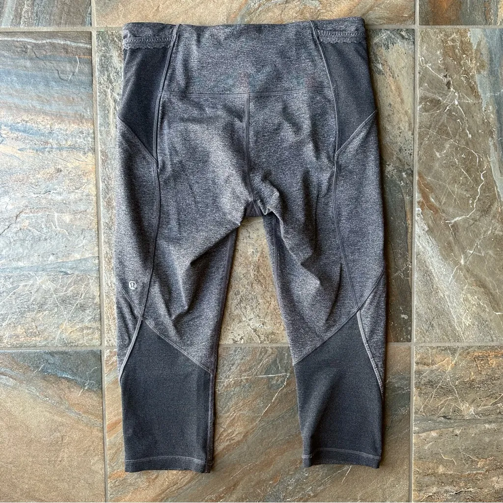 Lululemon Free Runner Crop Heathered Black Gray Women’s Size 8 - Image 8
