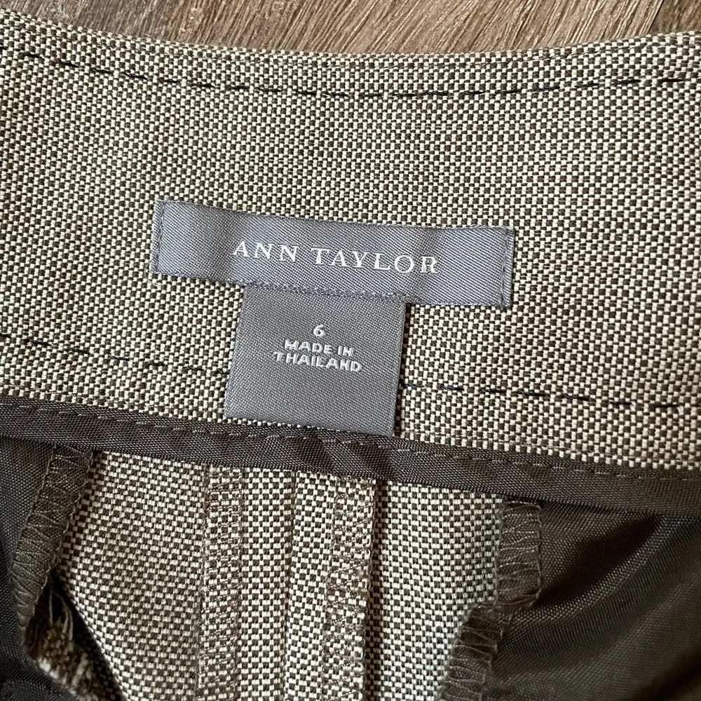Ann Taylor taupe brown crop dress pants ~ button detail pockets ~ women’s size 6 - Image 8