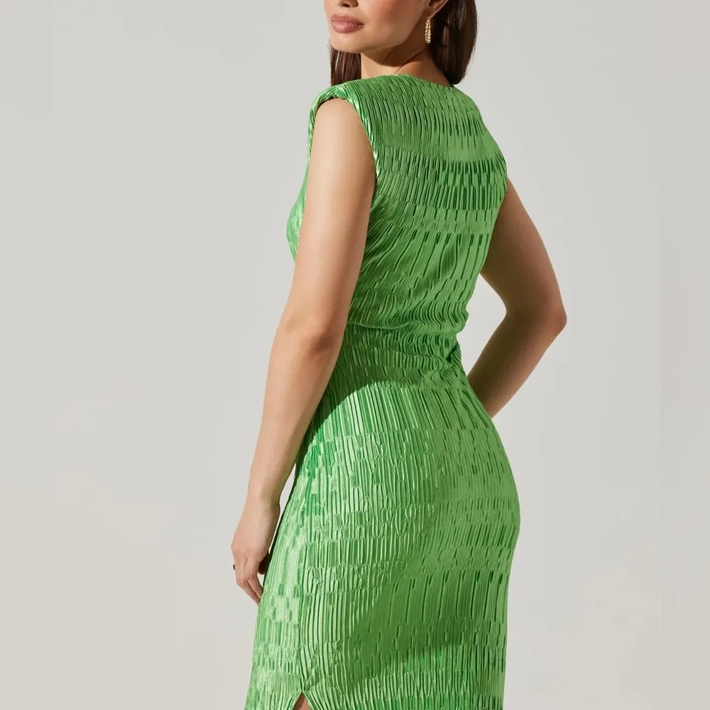 the label-NYAH PLISSE BODYCON DRESS - Image 4
