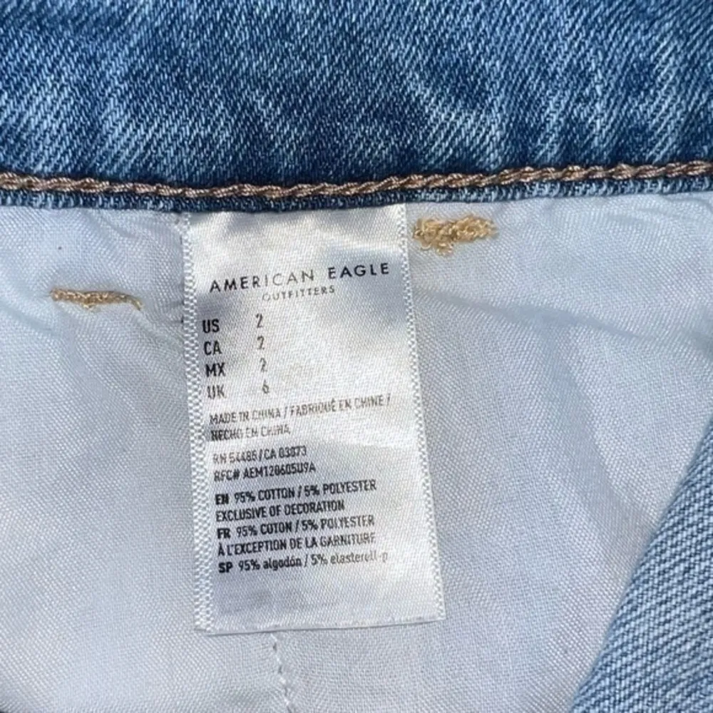 American Eagle jean mom shorts size 2 - Image 4