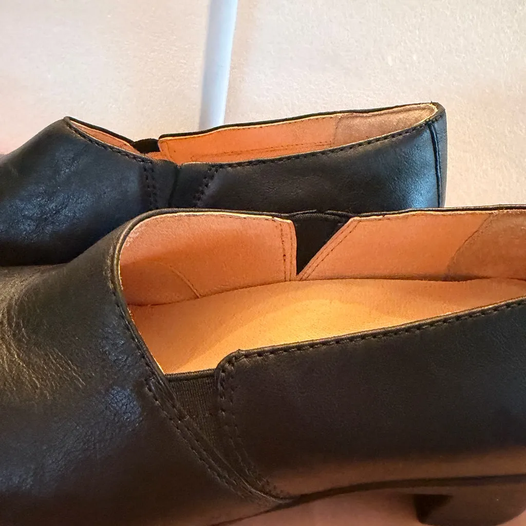 Dansko Black Women's Flats - Image 7