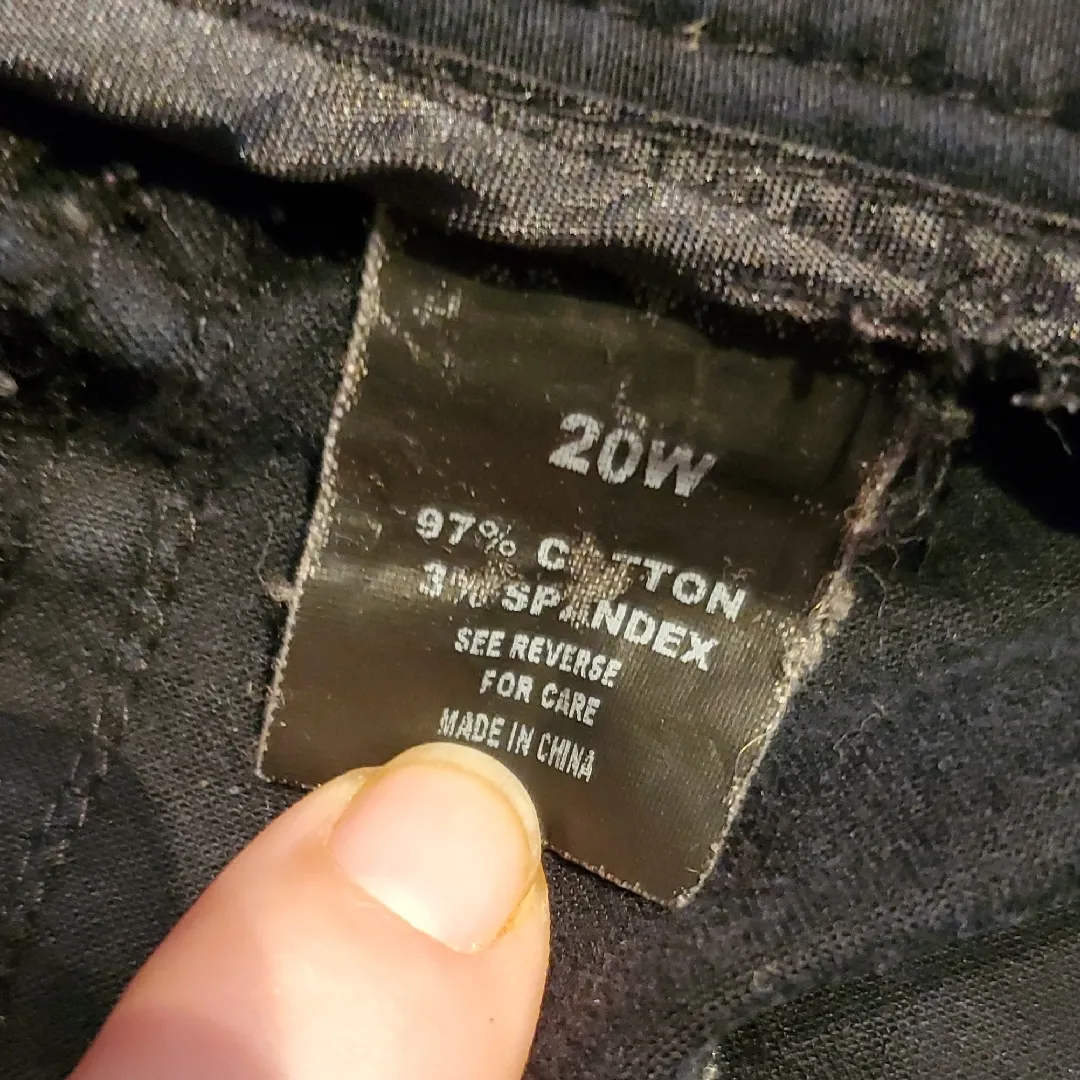 New Directions Women's Black Cargo Shorts Size 20W - Image 3