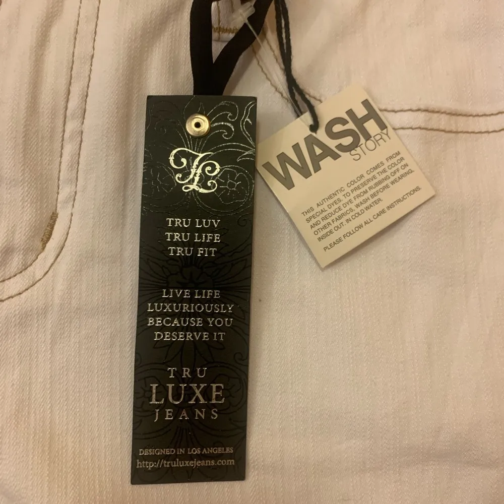 Tru Luxe NWT Jeans 10/30 White Naples Skinny Crop Embellishment on Back Pockets - Image 4