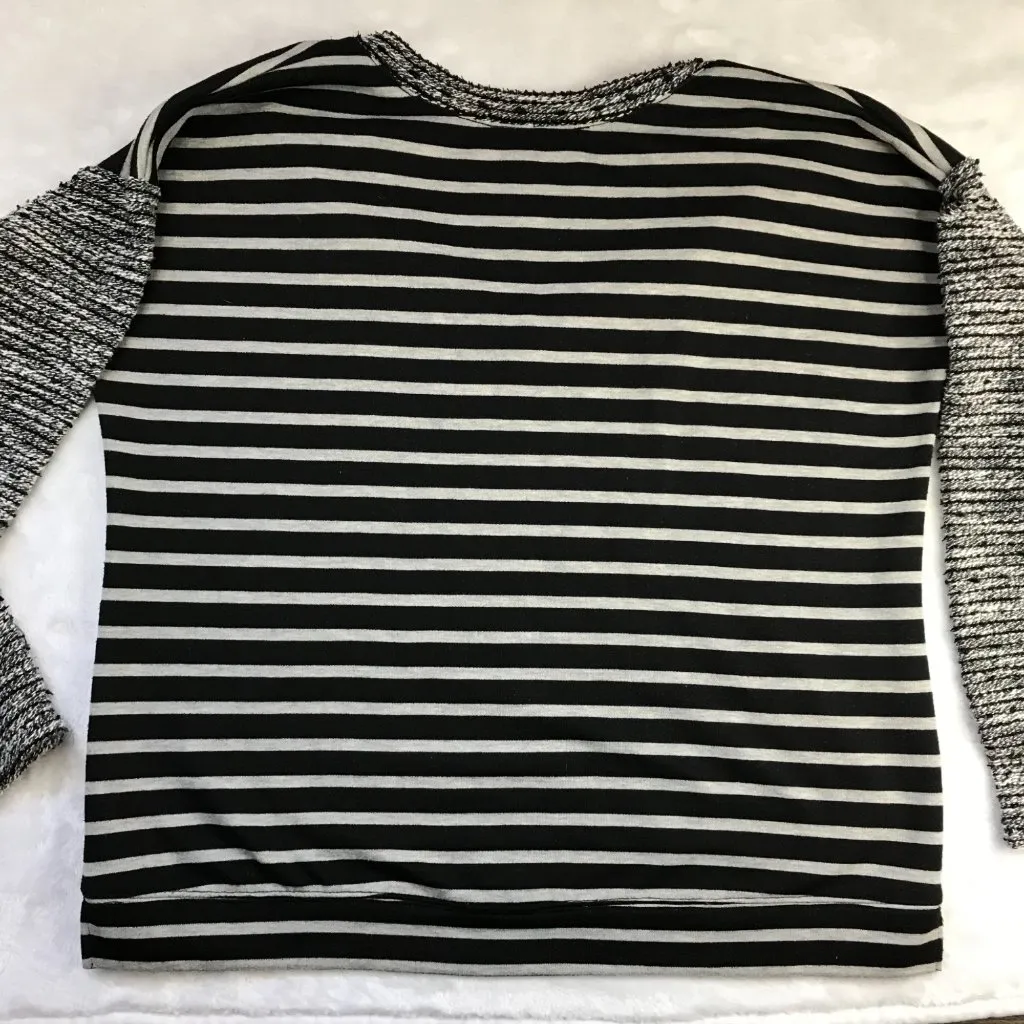 Sanctuary Women's Oversized V-Neck Knit Top Boxy‎ Size Small Black White Striped - Image 5