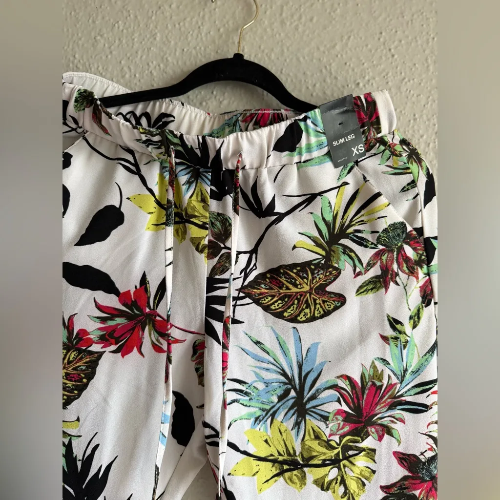 New York & Company Tropical Print Pants Size XS White - Image 2