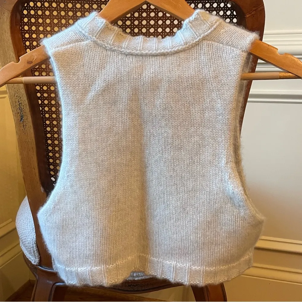 100% Cashmere Sleeveless Sweater Gray - Image 3